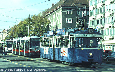 Trambahnkorso. Triebwagen 2006 vom Typ P 3.16 (München, 27.10.2001). 