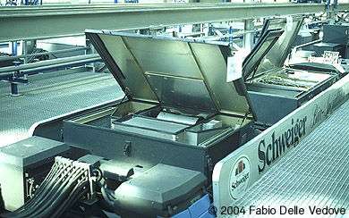 Der Heizungscontainer auf dem Dach eines R 3.3 (München, 27.10.2001).