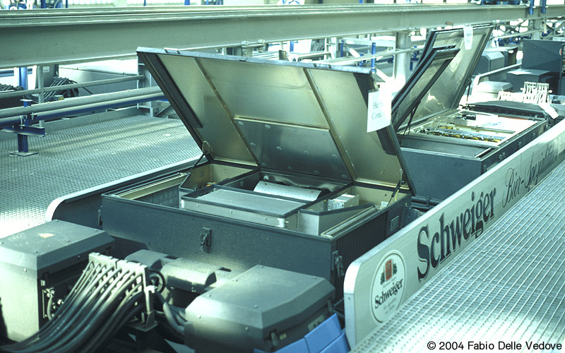 Der Heizungscontainer auf dem Dach eines R 3.3 (München, 27.10.2001).