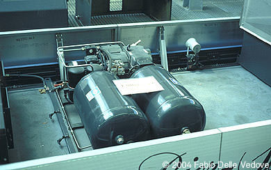 Der Luftpresser auf dem Dach eines R 3.3 (München, 27.10.2001).