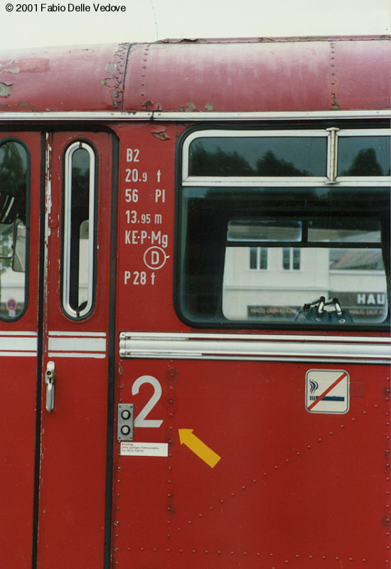Schienenbus-Triebwagen - Details an der Türe