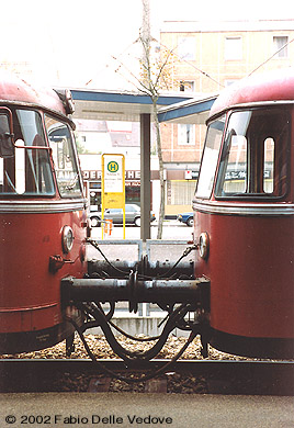 Zum Vergrößern klicken - Kupplung zwischen dem Triebwagen (links) und dem Steuerwagen (rechts). 
