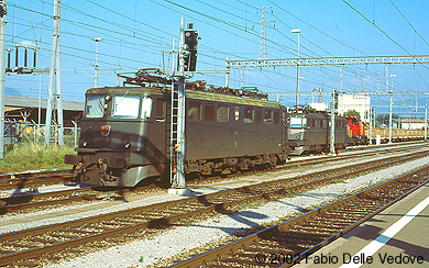 Zum Vergrößern klicken - Ein Wiedersehen mit der grünen Ae 6/6 11467 (St. Margrethen, September 2002).