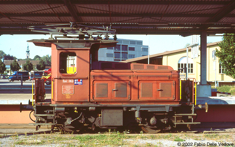 Die kleine Rangierlok Tem 362 ruht sich in der Abendsonne aus (St. Margrethen, September 2002)