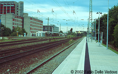 Zum Vergrößern klicken - S-Bahn-Station Heimeranplatz. Blick nach Südosten in Richtung München Süd.