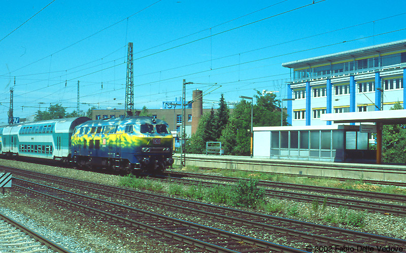 München Heimeranplatz - Juli 2001 - Touristik-Lok 218 418-2 vor einem Dosto-Zug in Richtung Mühldorf