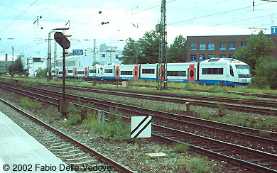 München Heimeranplatz - Juli 2001 - Integral als  BOB 81526/81576 (Lengries - München Hbf) und  BOB 81624 (Tegernsee - München Hbf)