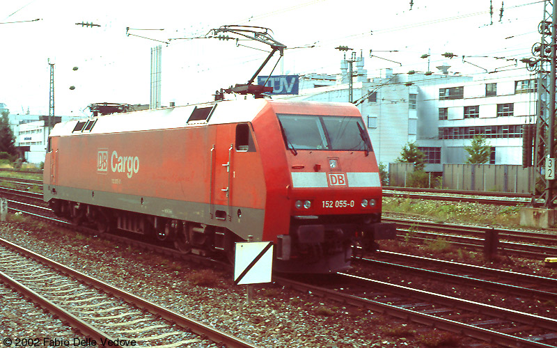 152 055-0 allein unterwegs in Richtung München Süd/Ost (München Heimeranplatz, Juli 2001)