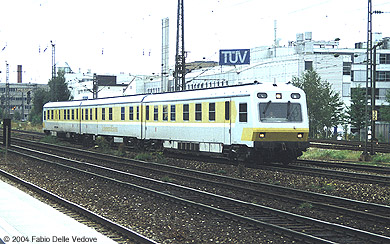 Der Schienenprüfexpress auf dem Weg vom Hauptbahnhof zum Ostbahnhof (München Heimeranplatz, September, 2003).