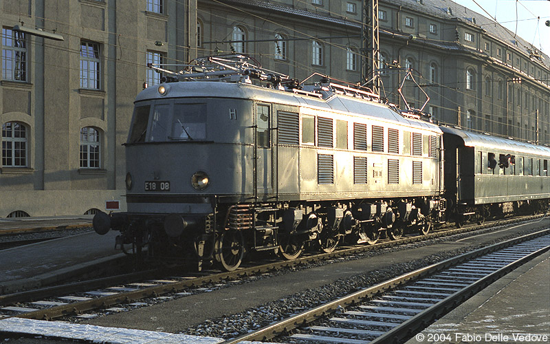 Abfahrt des Sonderzuges zur Karwendelrundfahrt (München Hauptbahnhof, 1990).